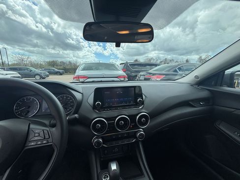 Used 2025 Nissan Sentra S image 31