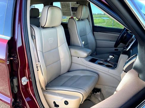 Used 2017 Jeep Grand Cherokee Overland image 8