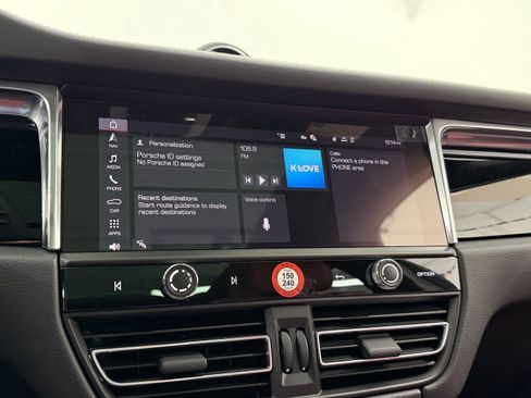 New 2026 Porsche Macan image 40