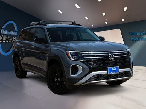 New 2026 Volkswagen Atlas Peak Edition image 3