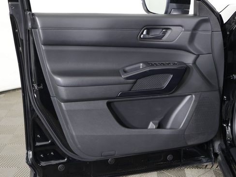 Used 2024 Nissan Pathfinder S image 20