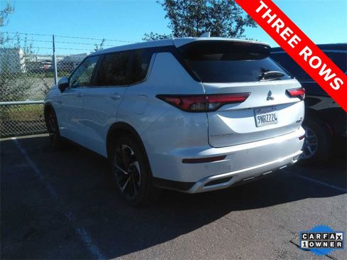 Used 2024 Mitsubishi Outlander SE image 2
