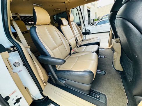 Used 2017 Kia Sedona LX w/ LX Essentials Premium Package FWD image 26
