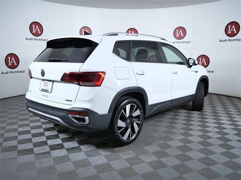 Used 2024 Volkswagen Taos SEL image 8