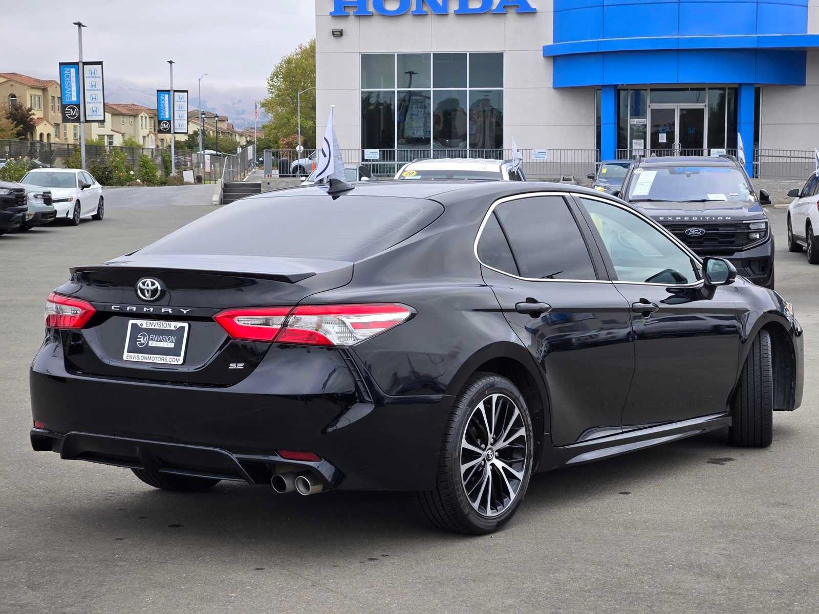 Used 2020 Toyota Camry SE FWD image 7