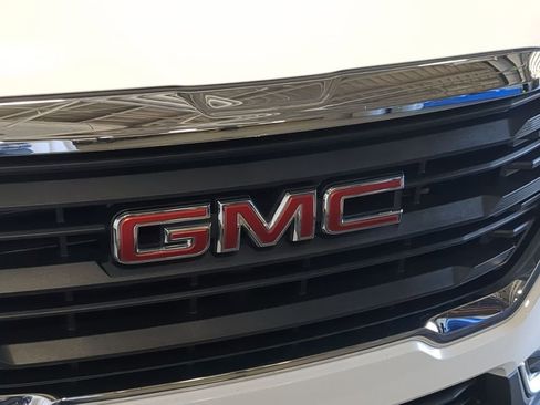 Used 2023 GMC Terrain SLE w/ Driver Convenience Package FWD image 12