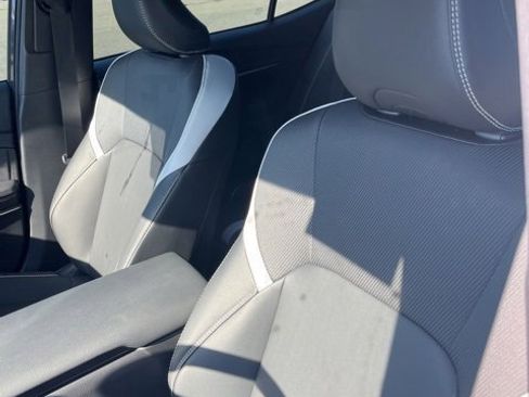 Used 2025 Toyota Camry SE image 11