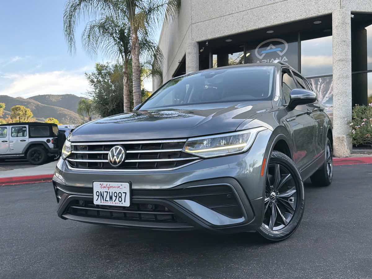 Used 2022 Volkswagen Tiguan SE FWD image 2