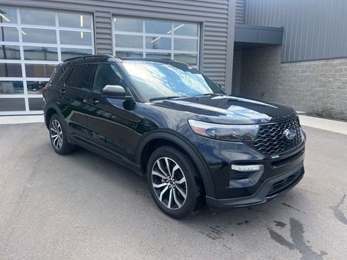 Used 2023 Ford Explorer ST image 3
