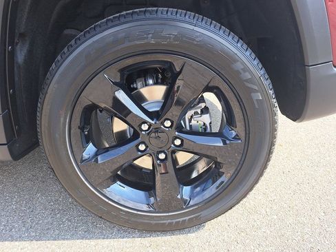 New 2025 Jeep Grand Cherokee Altitude w/ Trailer Tow Package image 33