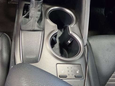 Used 2022 Toyota Camry SE FWD image 19