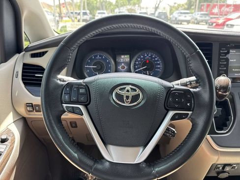 Used 2020 Toyota Sienna XLE w/ XLE Navigation Package FWD image 47