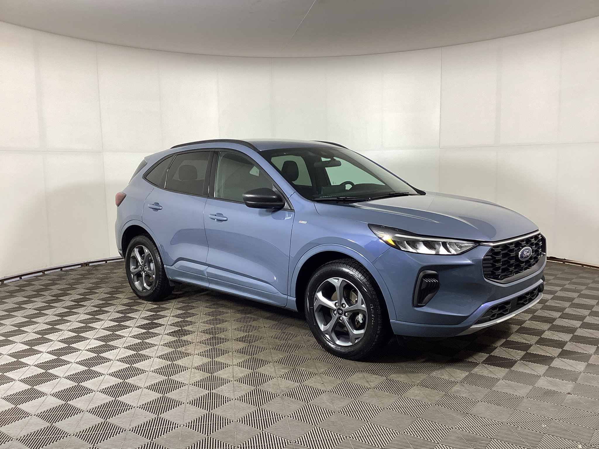 Certified 2023 Ford Escape ST-Line w/ Tech Pack #1 AWD/4WD image 1