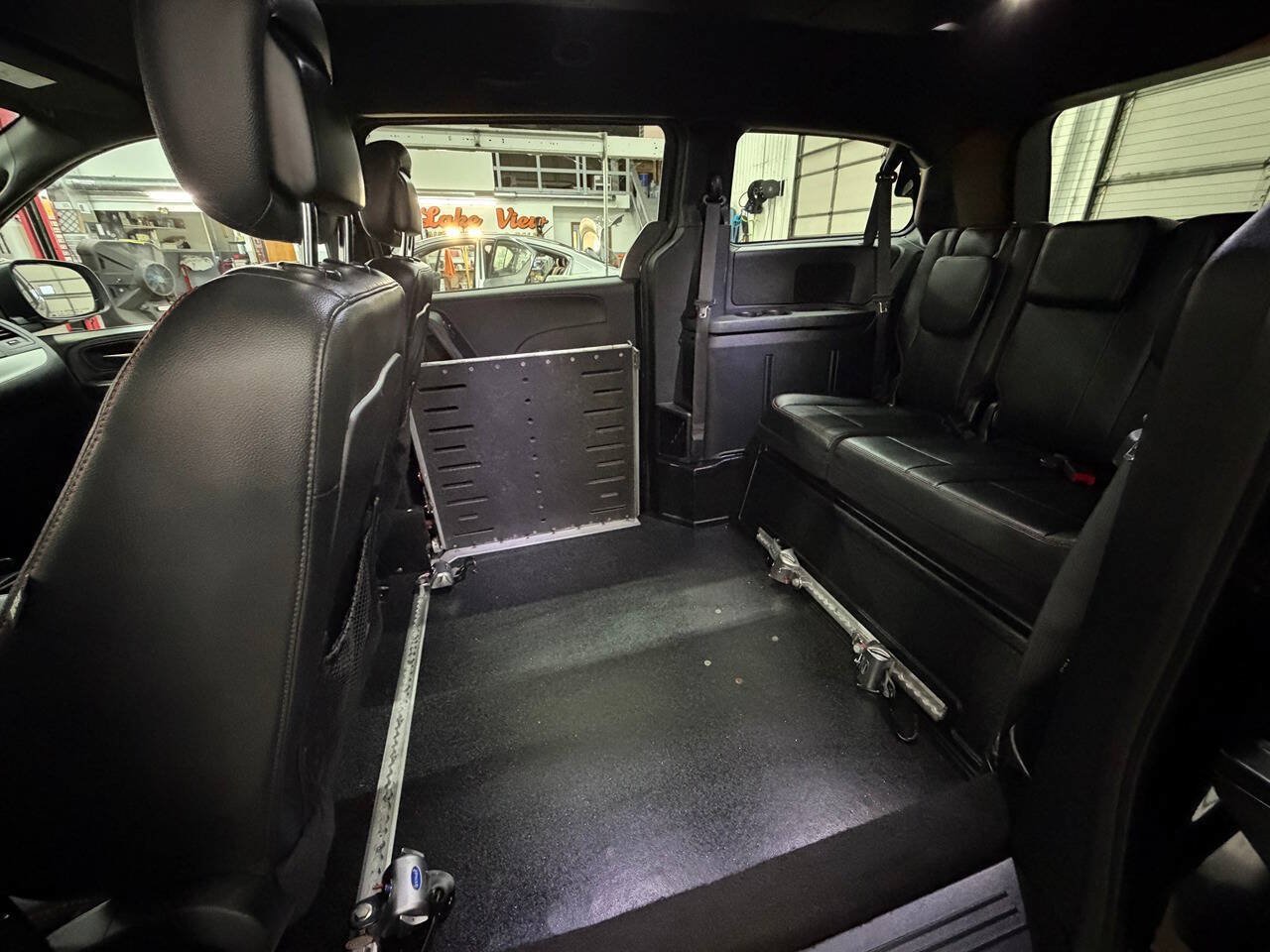 Used 2015 Dodge Grand Caravan R/T FWD image 24