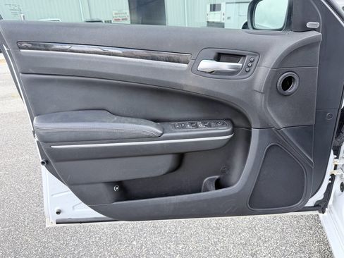 Used 2020 Chrysler 300 Limited RWD image 30