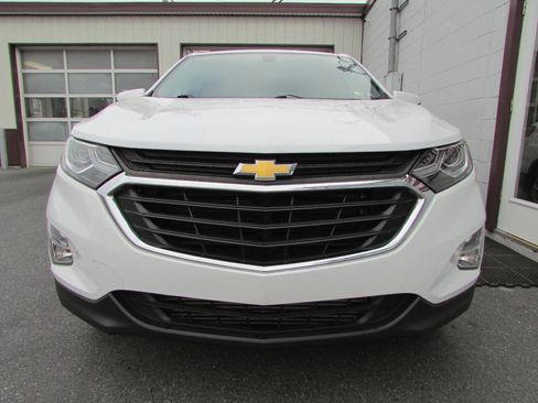Used 2018 Chevrolet Equinox LT image 2