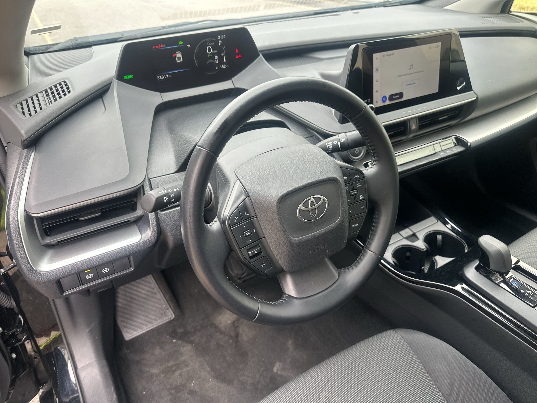 Used 2025 Toyota Prius LE FWD image 17