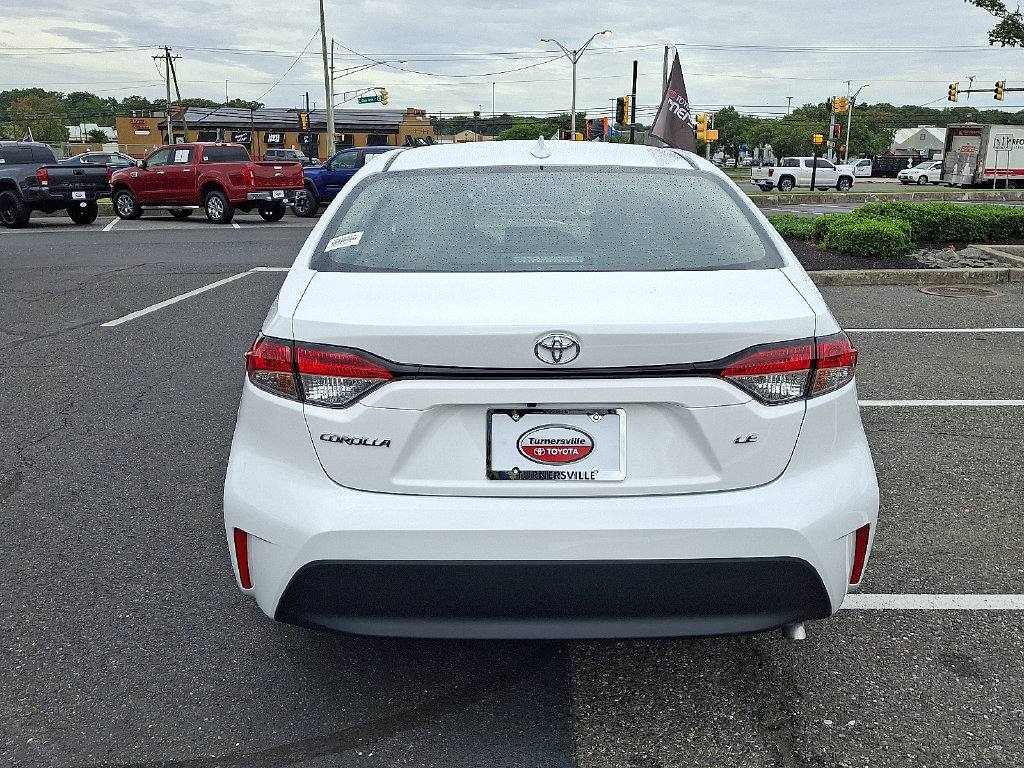 Used 2026 Toyota Corolla LE FWD image 5