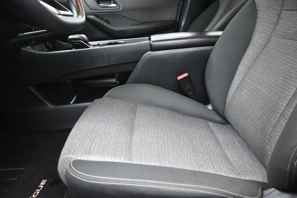 Used 2021 Nissan Rogue SV FWD image 13