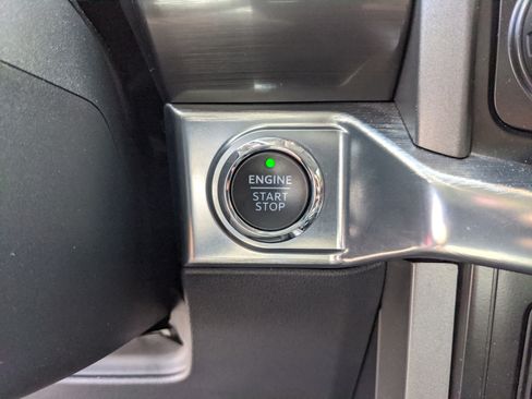 Used 2022 Ford F150 Lariat w/ Trailer Tow Package image 29