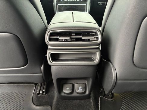 Used 2025 Genesis GV80 2.5T image 16