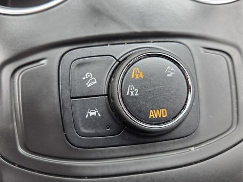 Used 2024 GMC Terrain SLE AWD/4WD image 24