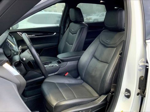 Used 2022 Cadillac XT5 Premium Luxury w/ Technology Package image 7