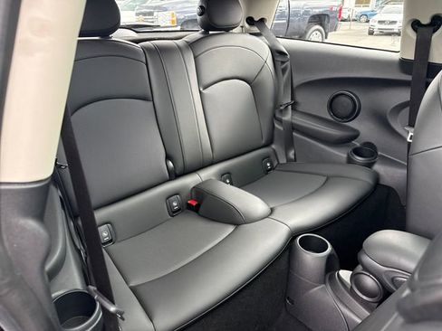 Used 2022 MINI Cooper 2-Door Hardtop FWD image 10