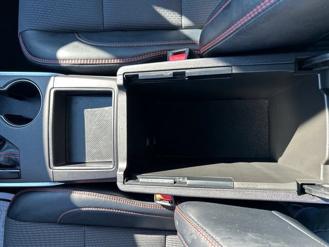 Used 2017 Toyota Camry SE w/ Moonroof Package FWD image 19