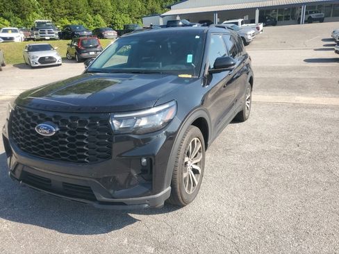 Used 2025 Ford Explorer ST-Line AWD/4WD image 2