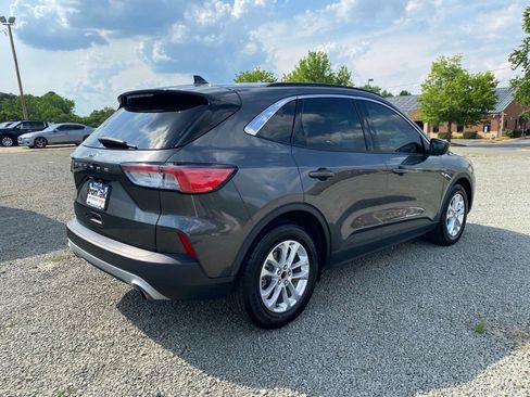 Used 2020 Ford Escape SE FWD image 3