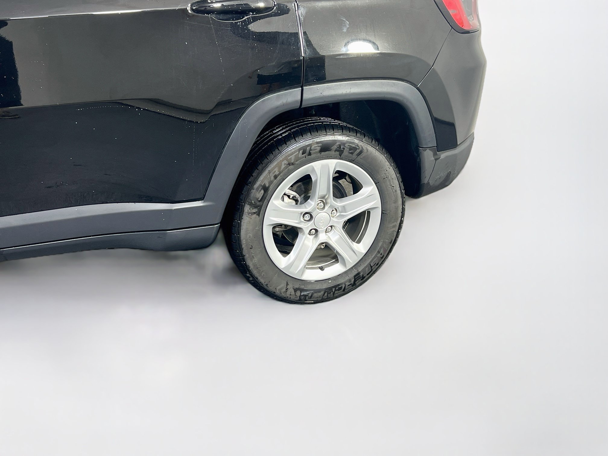 Used 2023 Jeep Compass Latitude AWD/4WD image 28