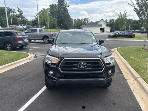 Used 2023 Toyota Tacoma SR5 w/ Technology Package AWD/4WD image 5