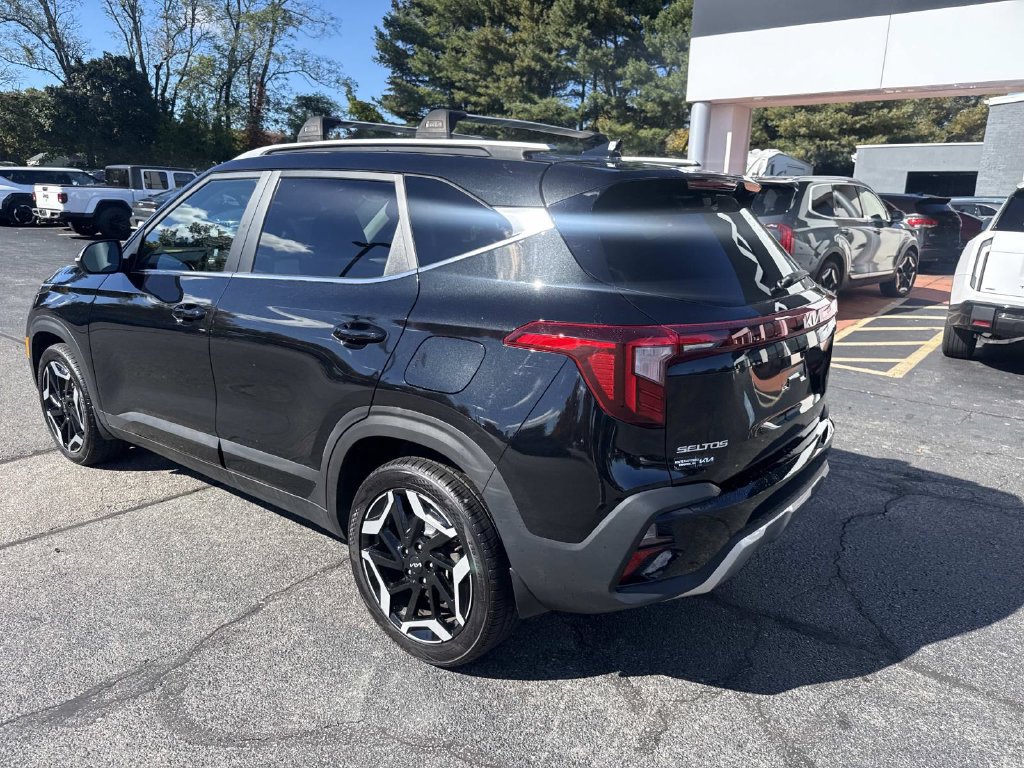 Used 2024 Kia Seltos SX w/ SX Sunroof Package AWD/4WD image 3
