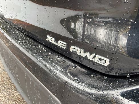 Certified 2023 Toyota Highlander XLE image 9