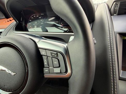 Used 2022 Jaguar F-TYPE Coupe RWD image 12