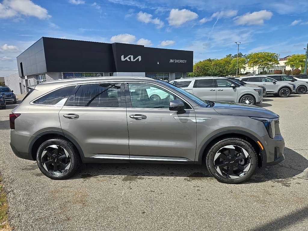 Certified 2025 Kia Sorento EX AWD/4WD image 2