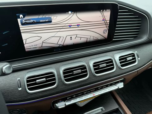 New 2026 Mercedes-Benz GLS 450 4MATIC image 16