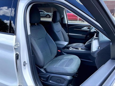 Certified 2025 Ford Explorer Active AWD/4WD image 7