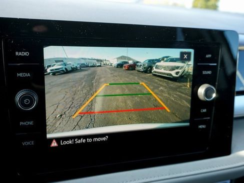 New 2026 Volkswagen Taos SE image 17