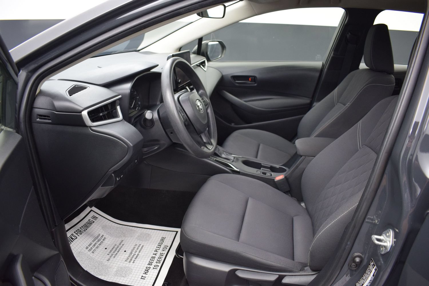 Used 2025 Toyota Corolla LE FWD image 13