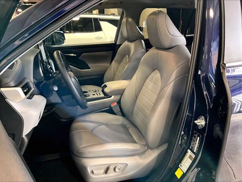 Used 2023 Toyota Highlander XLE image 10
