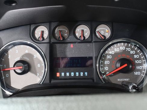 Used 2010 Ford F150 XLT image 26