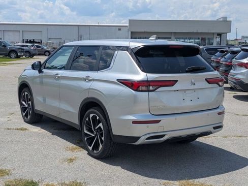 Used 2024 Mitsubishi Outlander SE AWD/4WD image 5