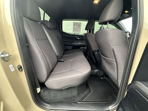 Used 2019 Toyota Tacoma TRD Off-Road image 11