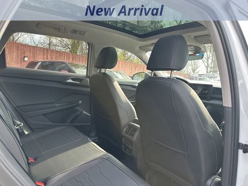 Used 2025 Volkswagen Taos SE image 8