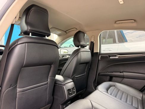 Used 2018 Ford Fusion SE w/ Equipment Group 602A FWD image 18