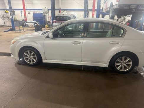 Used 2012 Subaru Legacy 2.5i Premium w/ All-Weather Pkg AWD/4WD image 2