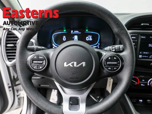 Used 2025 Kia Soul LX w/ LX Technology Package image 10