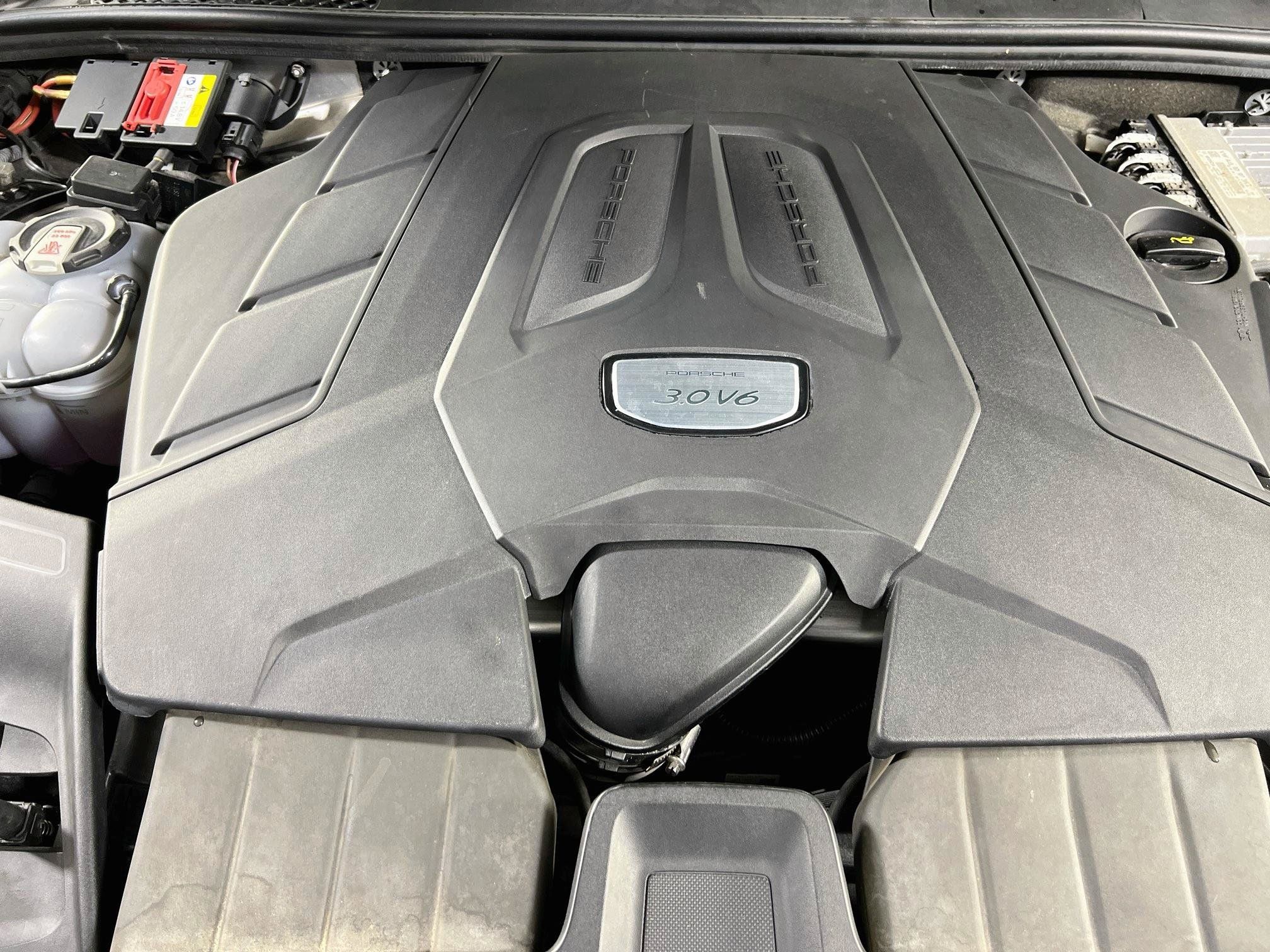 Used 2021 Porsche Cayenne AWD/4WD image 30